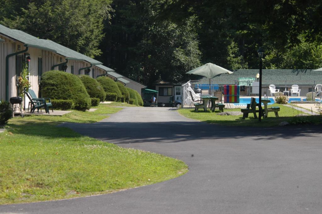 Hotel Lincoln Log Colony Lake George Esterno foto