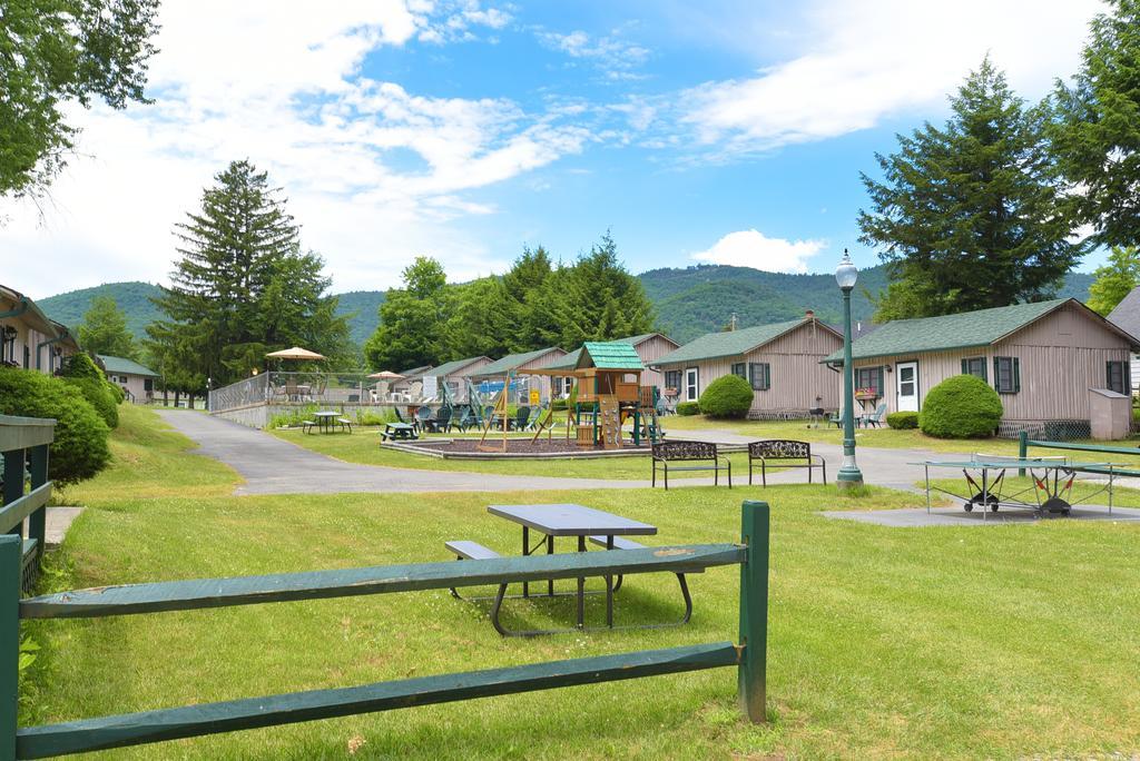 Hotel Lincoln Log Colony Lake George Esterno foto